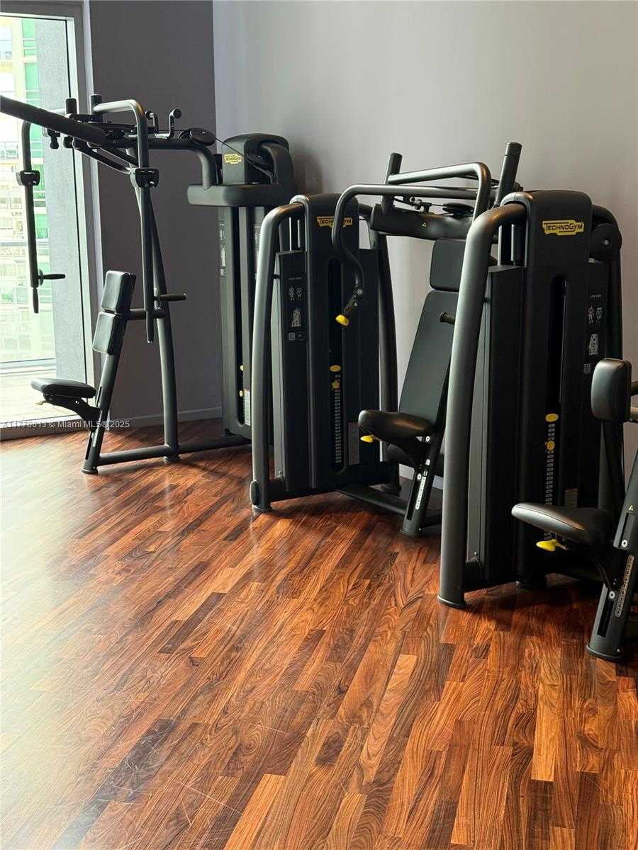 Small Image of 1300 BRICKELL BAY DR #2710, Miami Number 14