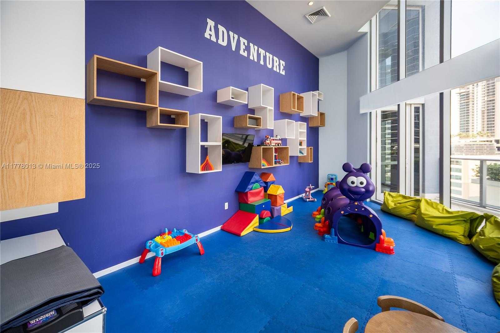 Small Image of 1300 BRICKELL BAY DR #2710, Miami Number 25