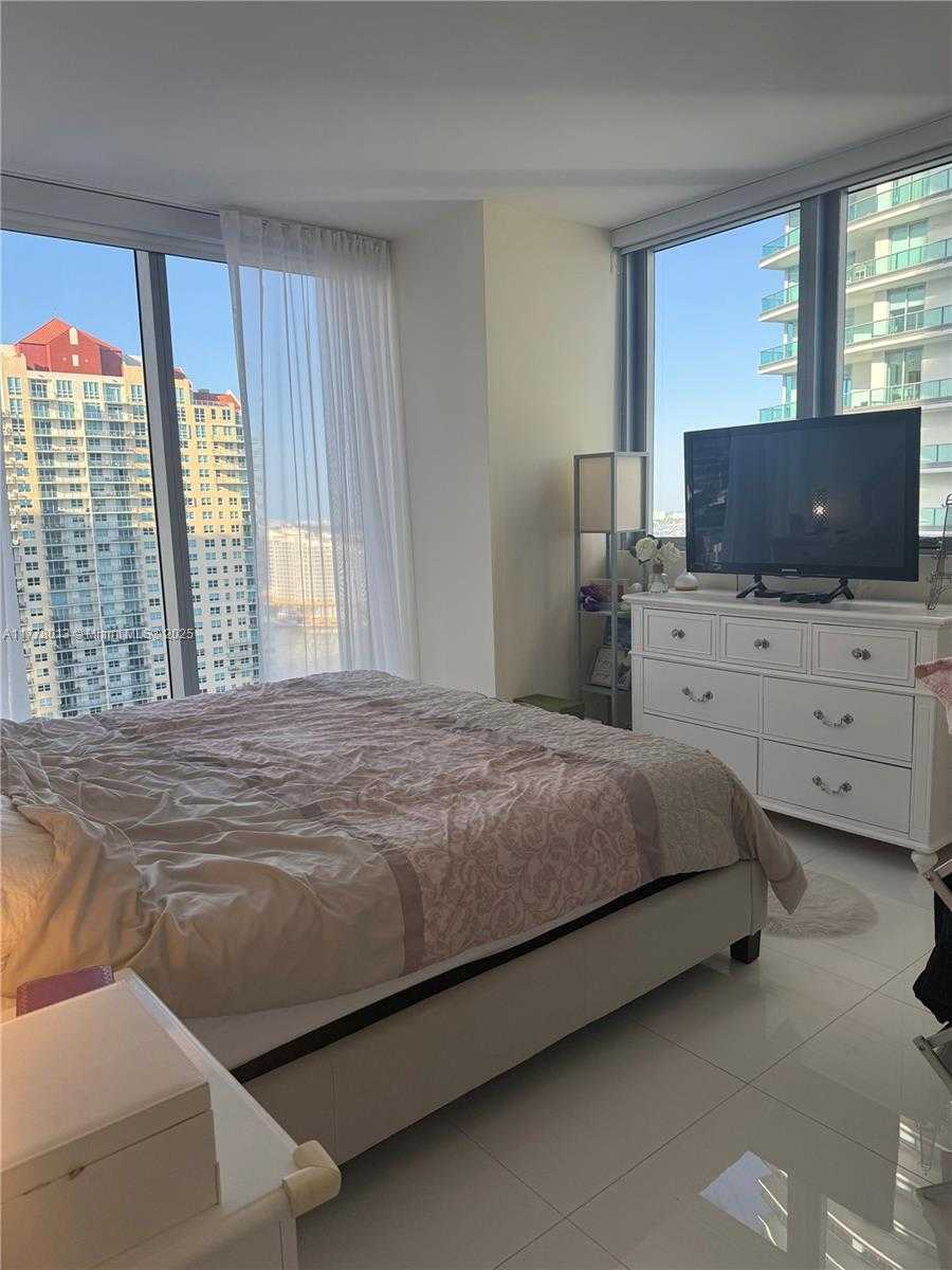 Small Image of 1300 BRICKELL BAY DR #2710, Miami Number 4