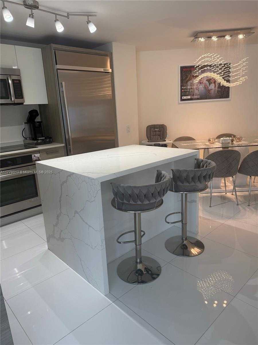 Small Image of 1300 BRICKELL BAY DR #2710, Miami Number 7