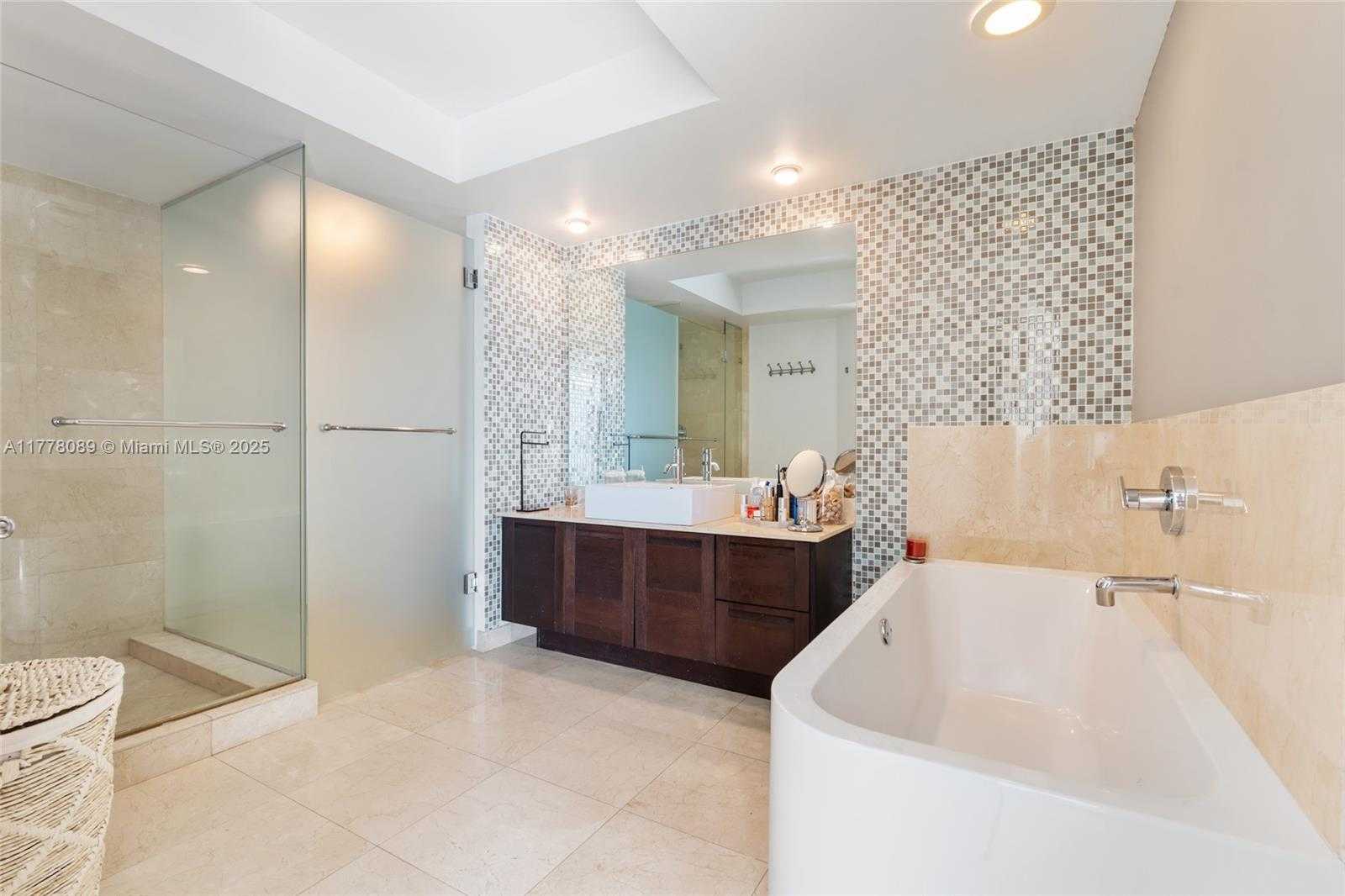 Small Image of 150 Sunny Isles Blvd, Sunny Isles Beach, FL 33160, USA Number 12