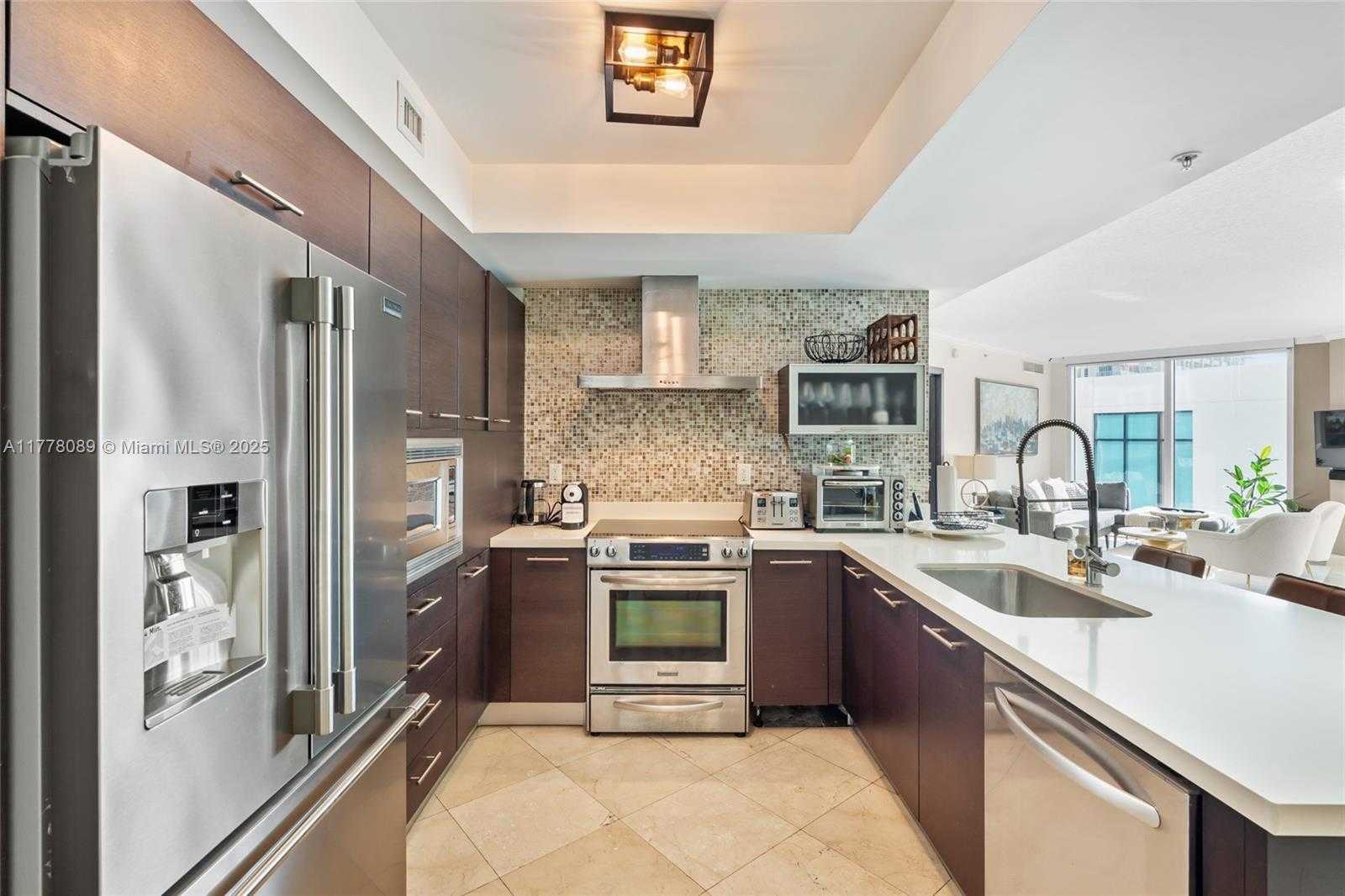 Small Image of 150 Sunny Isles Blvd, Sunny Isles Beach, FL 33160, USA Number 8