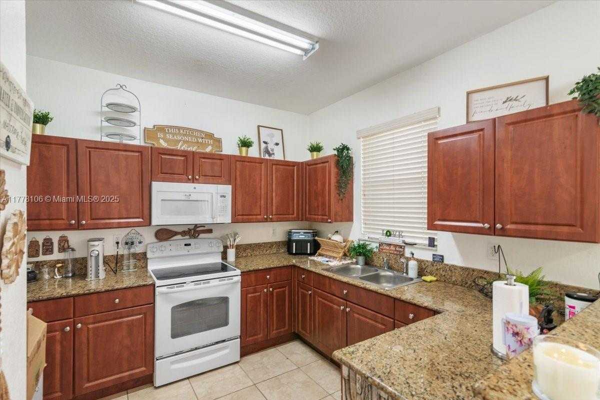 Small Image of 12958 SOUTH WEST 135TH ST #12958, Miami Number 32