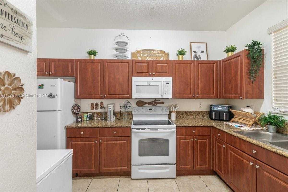 Small Image of 12958 SOUTH WEST 135TH ST #12958, Miami Number 6