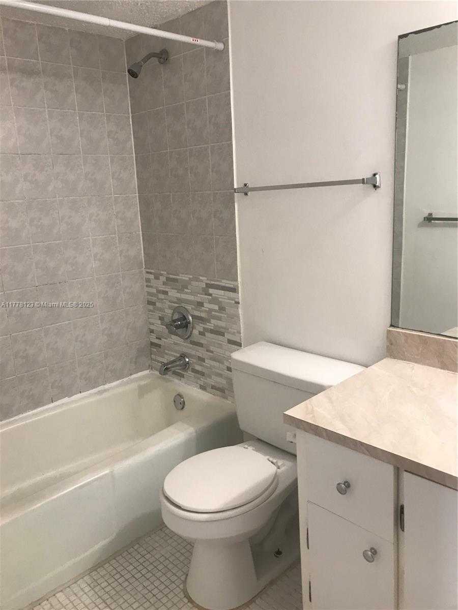 Small Image of 5112 NORTH WEST 79 AVE #201, Doral Number 10