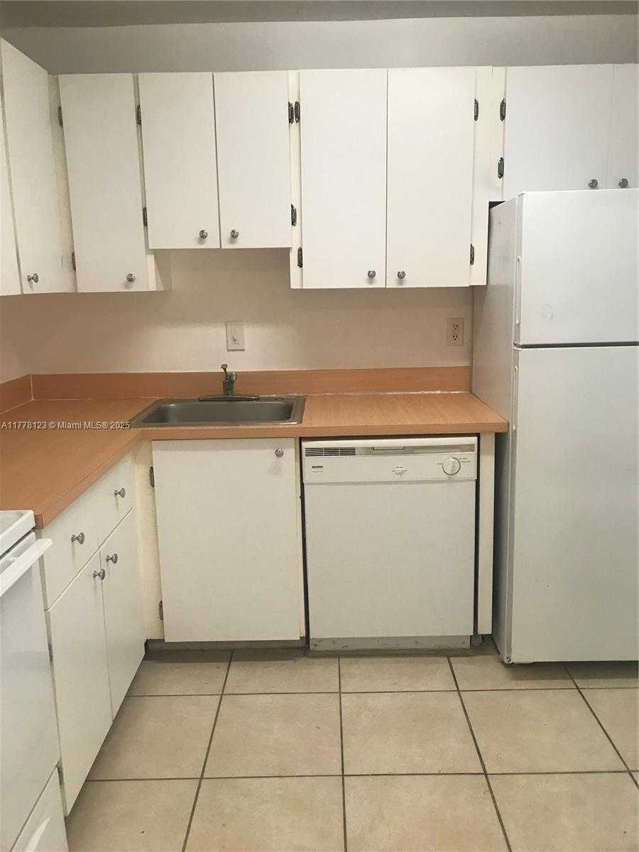Small Image of 5112 NORTH WEST 79 AVE #201, Doral Number 9