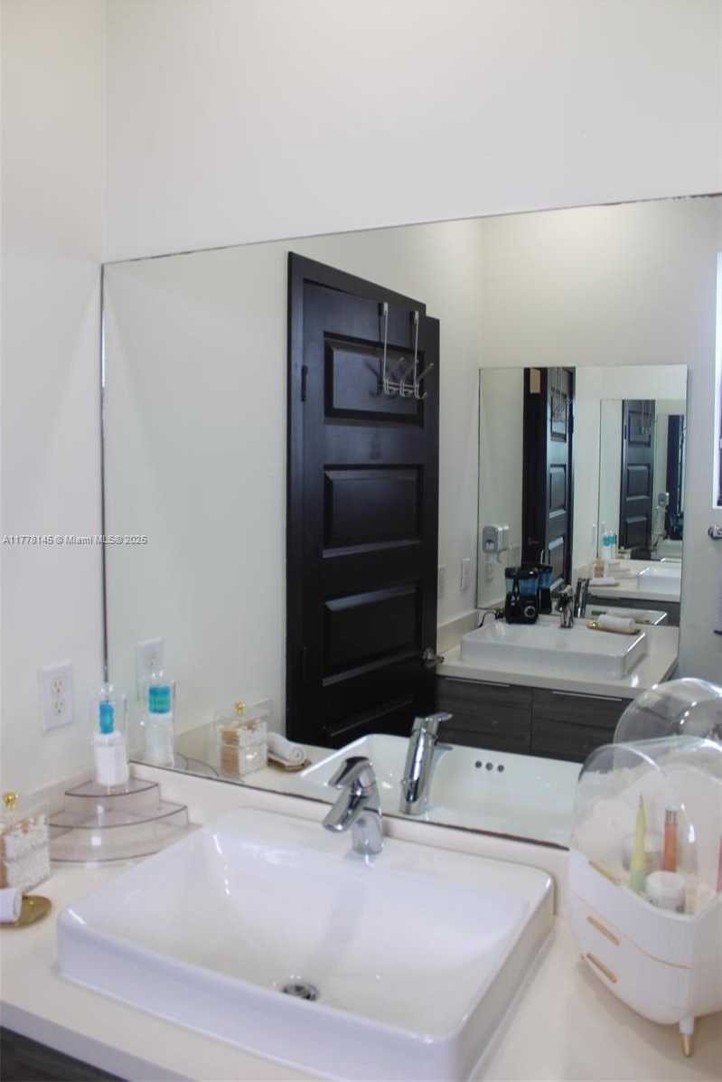 Small Image of 15481 NORTH WEST 91ST CT, Miami Lakes Number 46