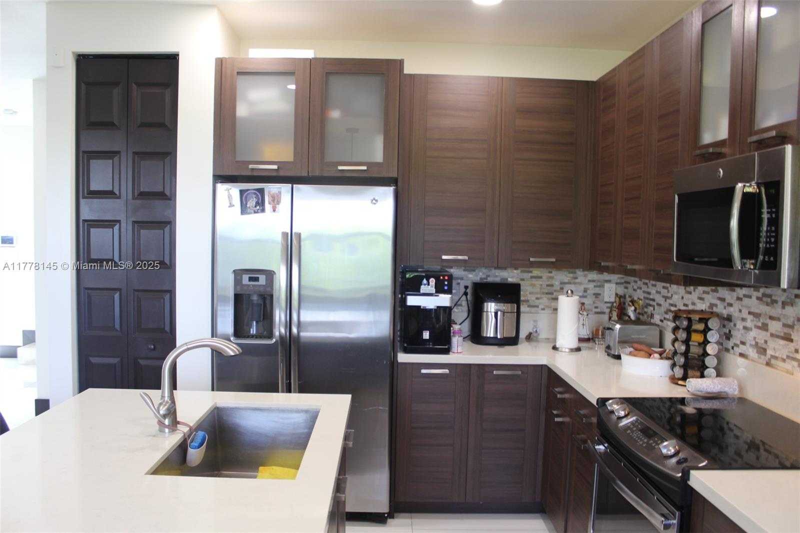 Small Image of 15481 NORTH WEST 91ST CT, Miami Lakes Number 8