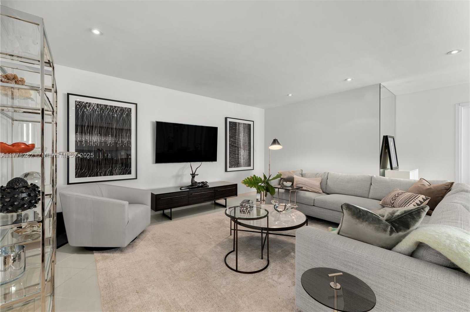 Small Image of 50 SOUTH POINTE DR #1601, Miami Beach Number 12