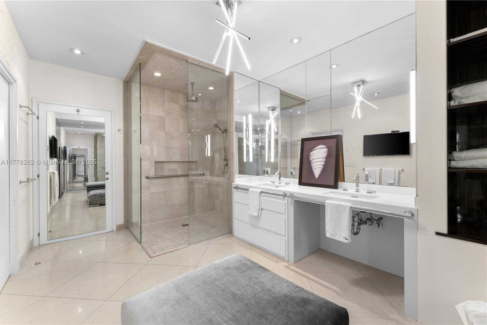 Small Image of 50 SOUTH POINTE DR #1601, Miami Beach Number 17