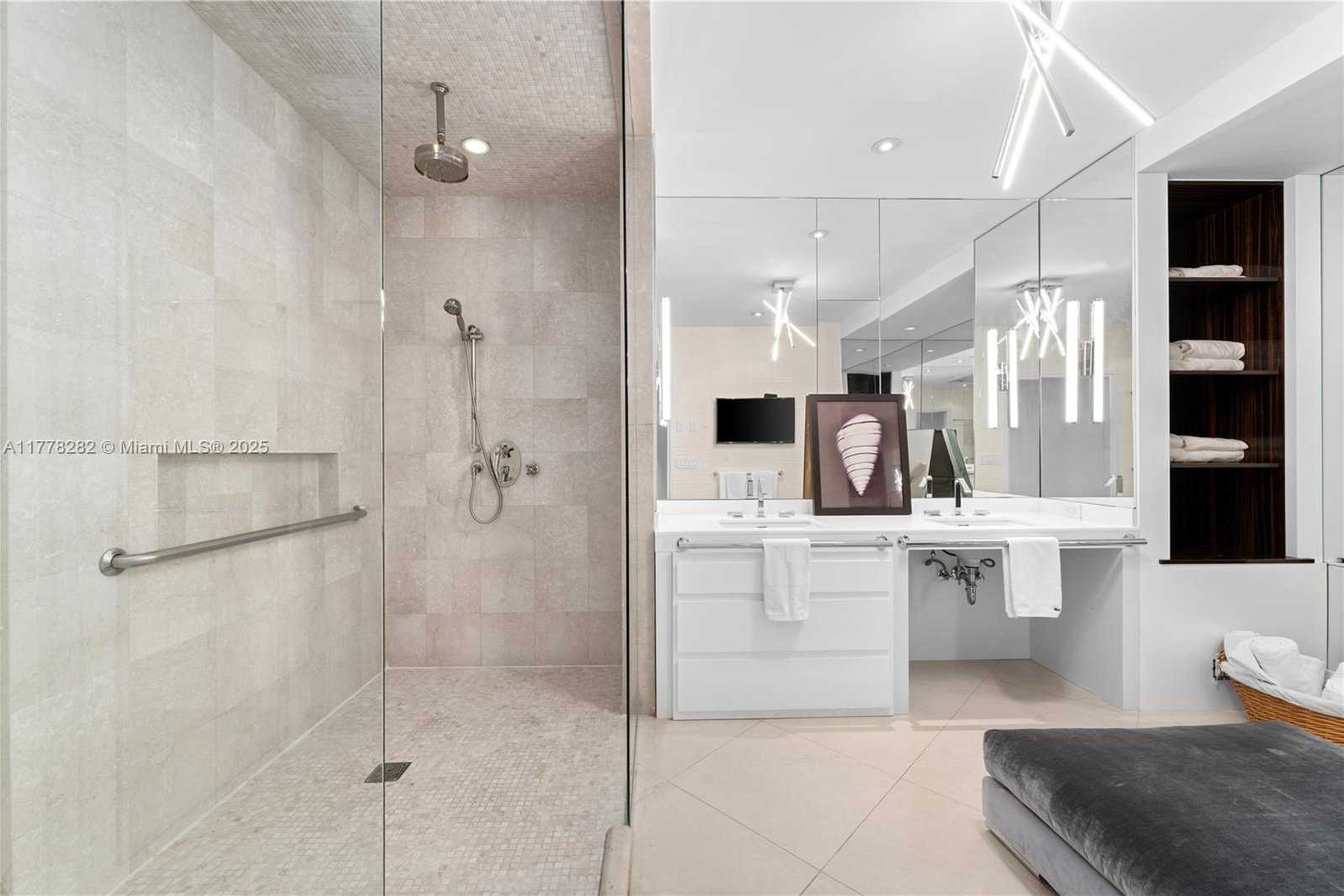 Small Image of 50 SOUTH POINTE DR #1601, Miami Beach Number 18