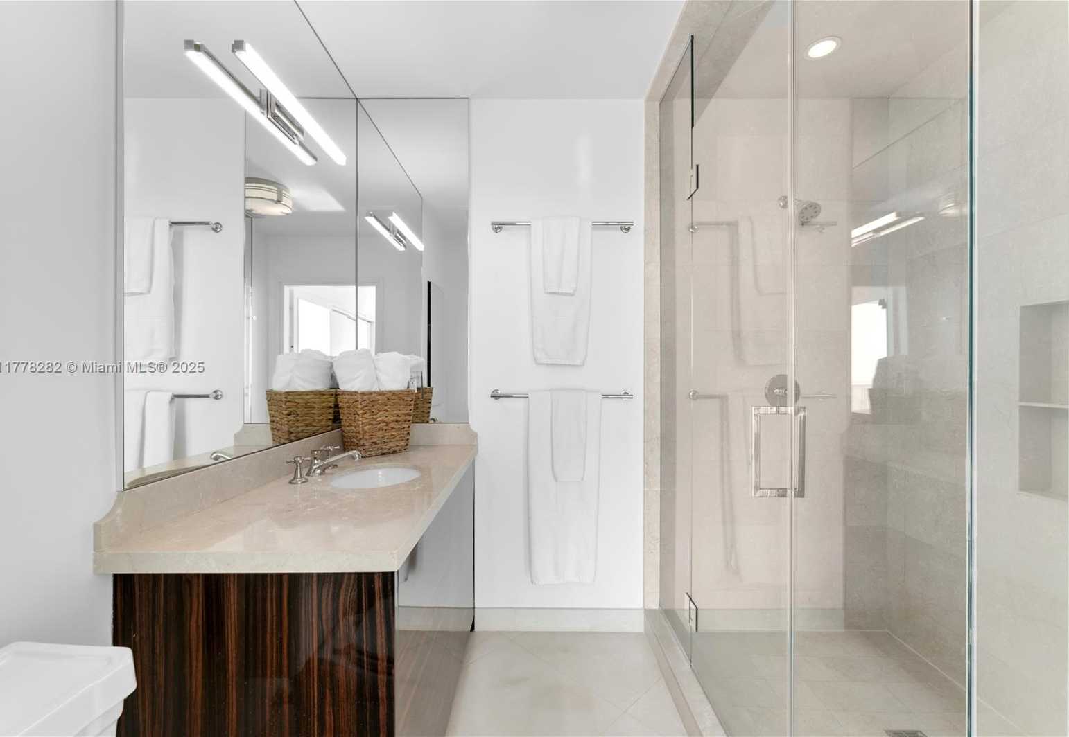 Small Image of 50 SOUTH POINTE DR #1601, Miami Beach Number 23