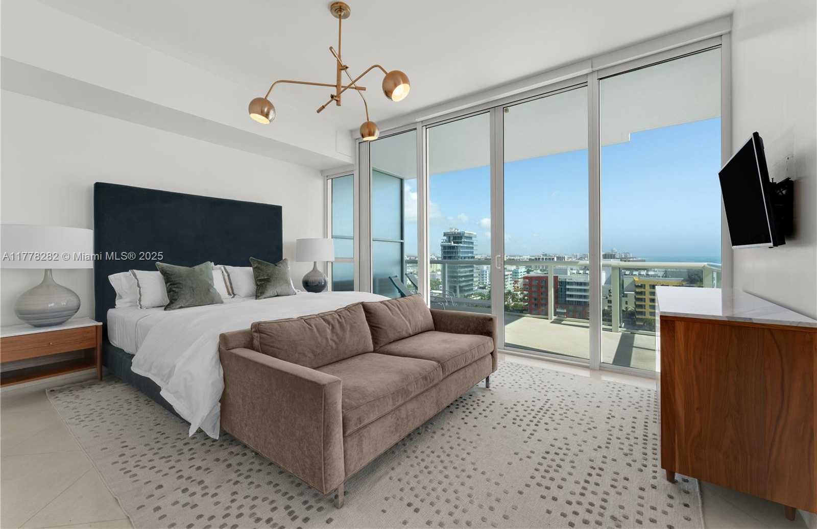 Small Image of 50 SOUTH POINTE DR #1601, Miami Beach Number 26