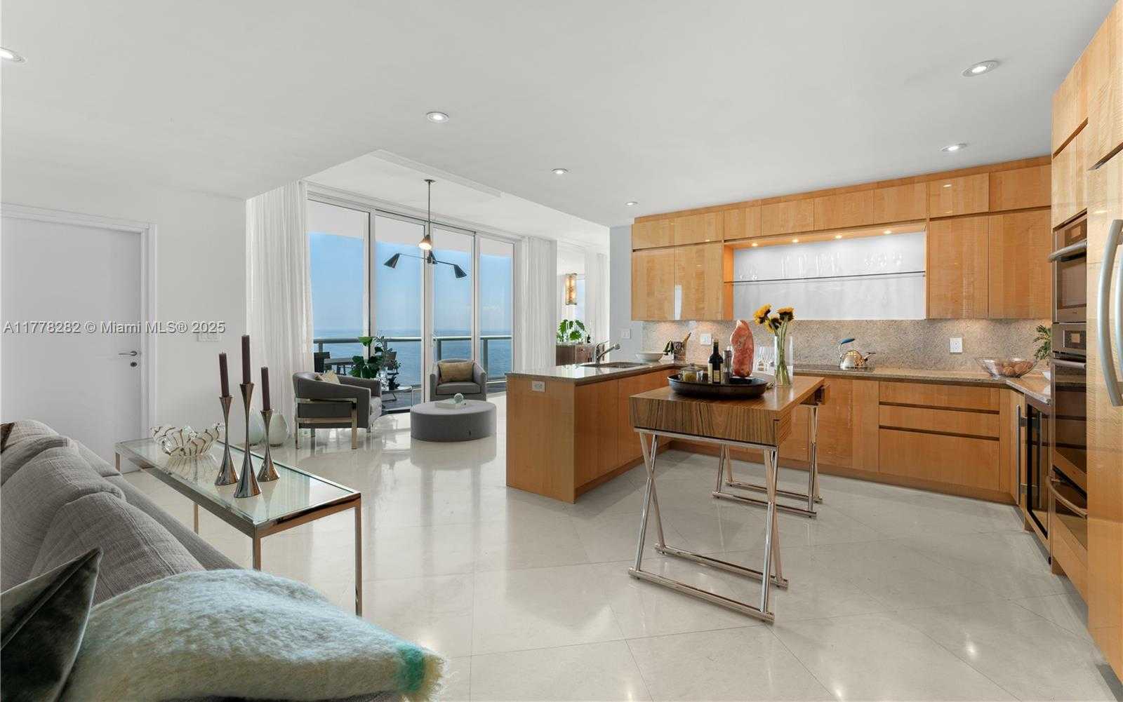 Small Image of 50 SOUTH POINTE DR #1601, Miami Beach Number 7
