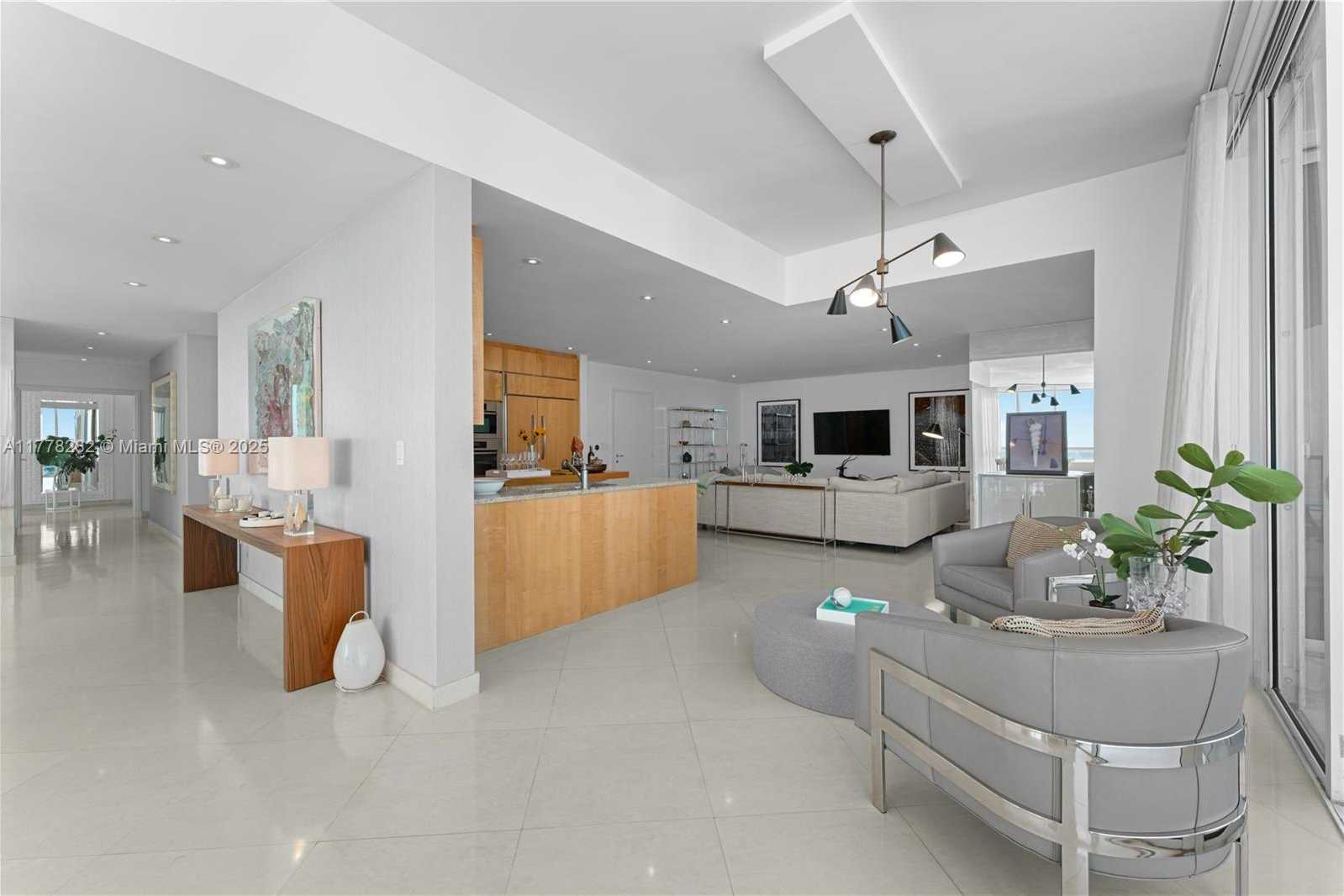 Small Image of 50 SOUTH POINTE DR #1601, Miami Beach Number 8