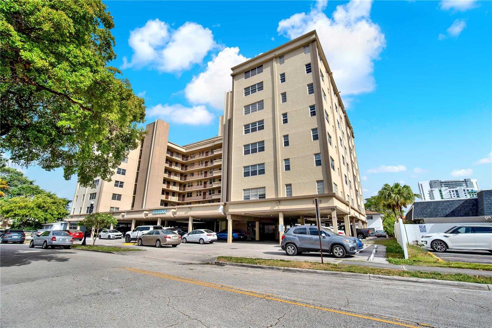 Small Image of 1811 JEFFERSON ST #209, Hollywood Number 2