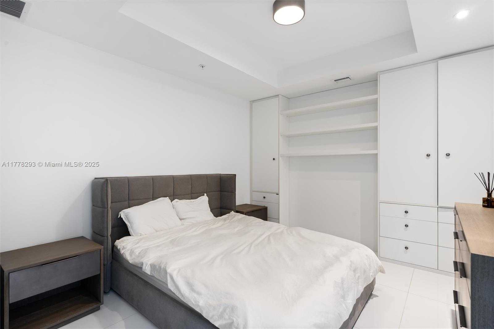 Small Image of 17111 BISCAYNE BLVD #204, North Miami Beach Number 10