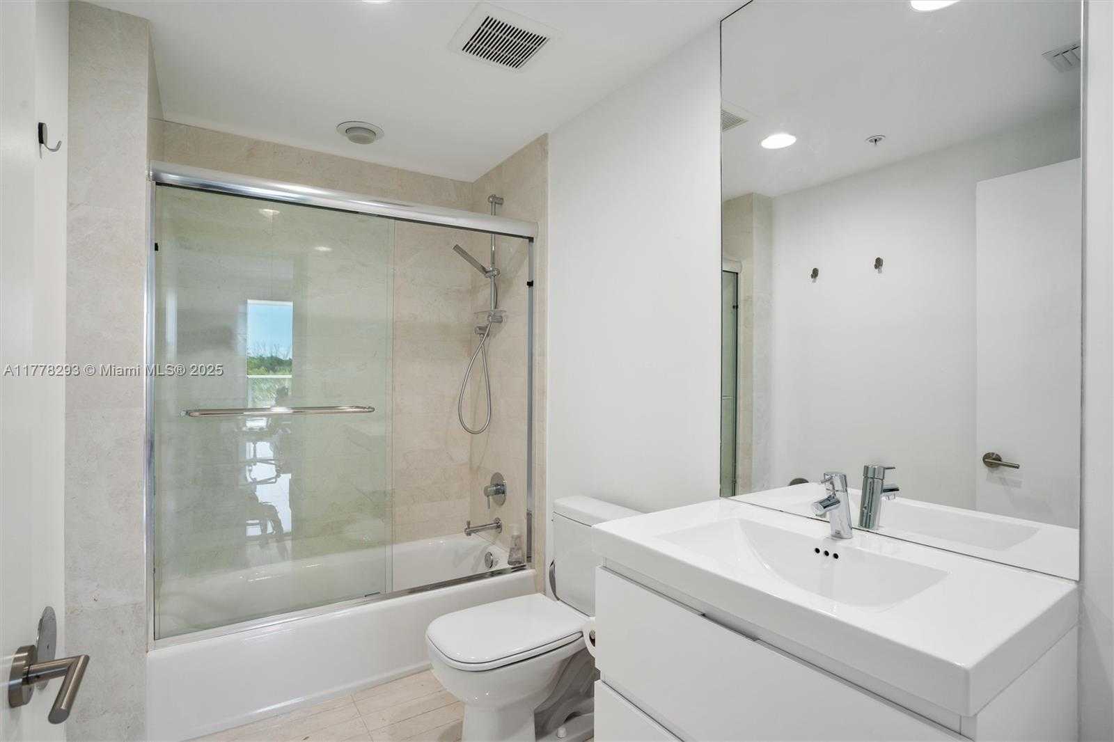 Small Image of 17111 BISCAYNE BLVD #204, North Miami Beach Number 11