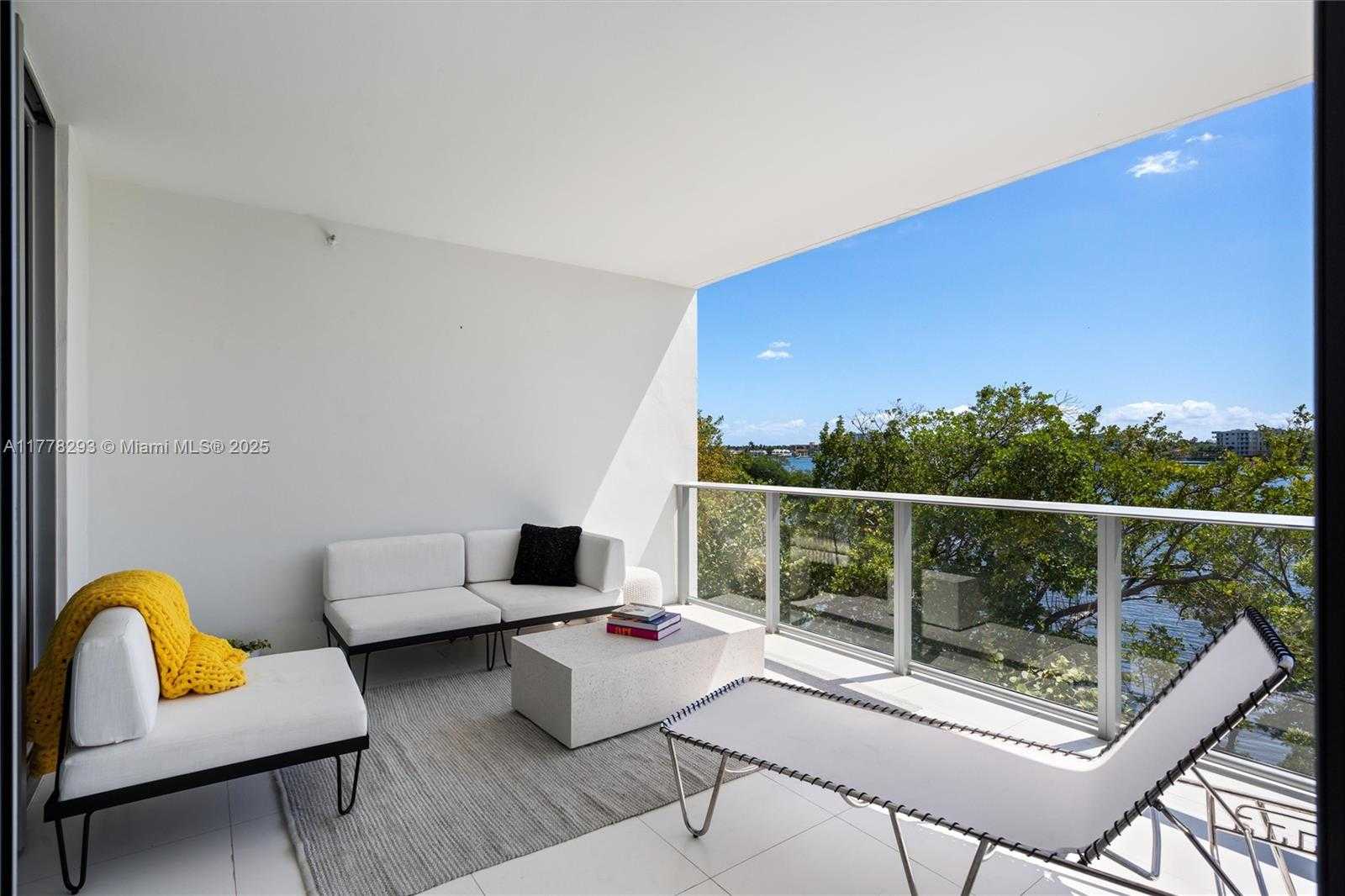 Small Image of 17111 BISCAYNE BLVD #204, North Miami Beach Number 12