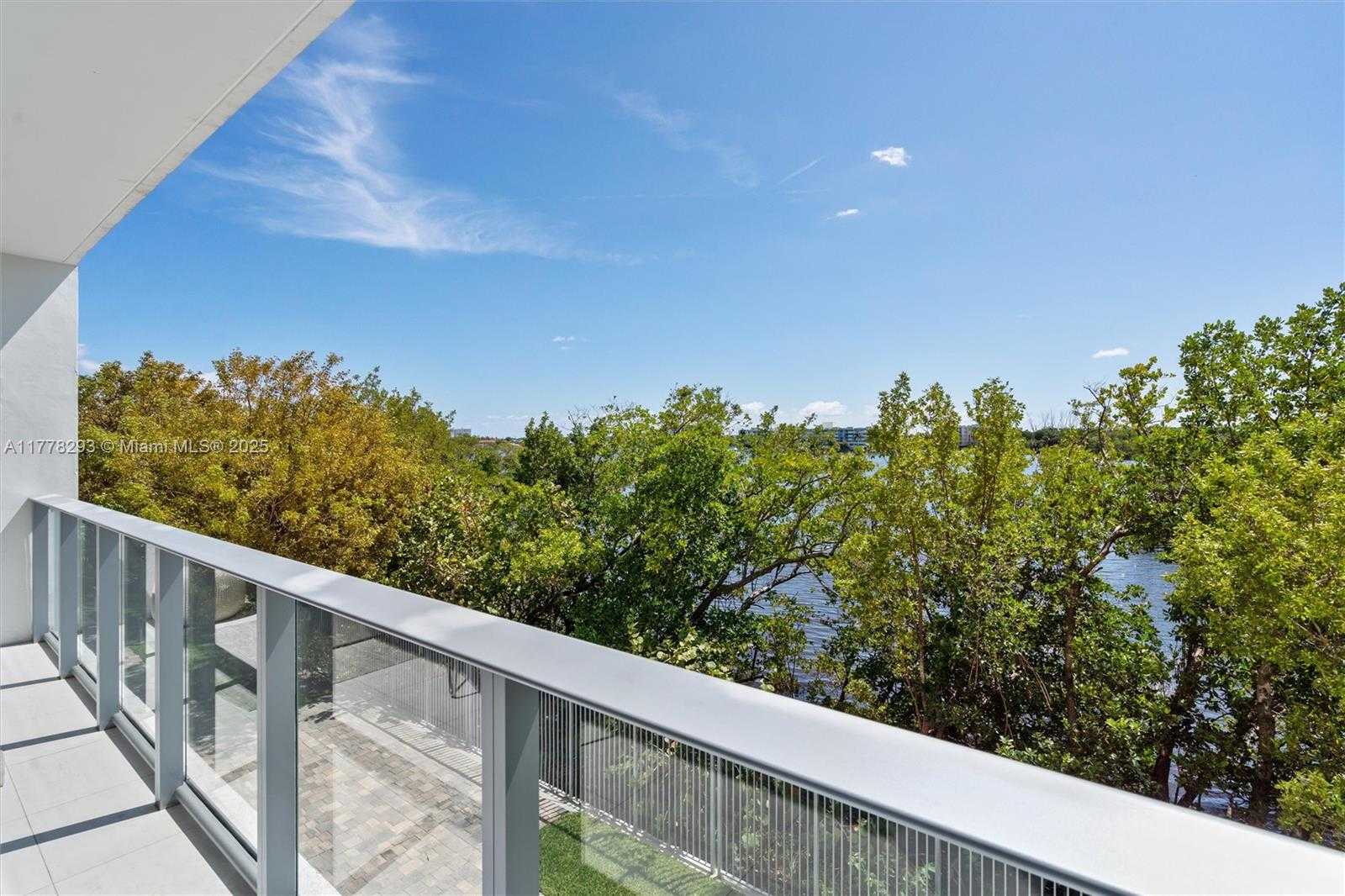 Small Image of 17111 BISCAYNE BLVD #204, North Miami Beach Number 13