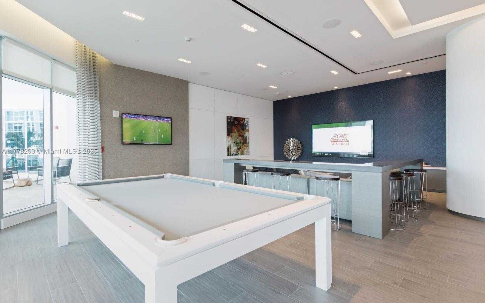 Small Image of 17111 BISCAYNE BLVD #204, North Miami Beach Number 17