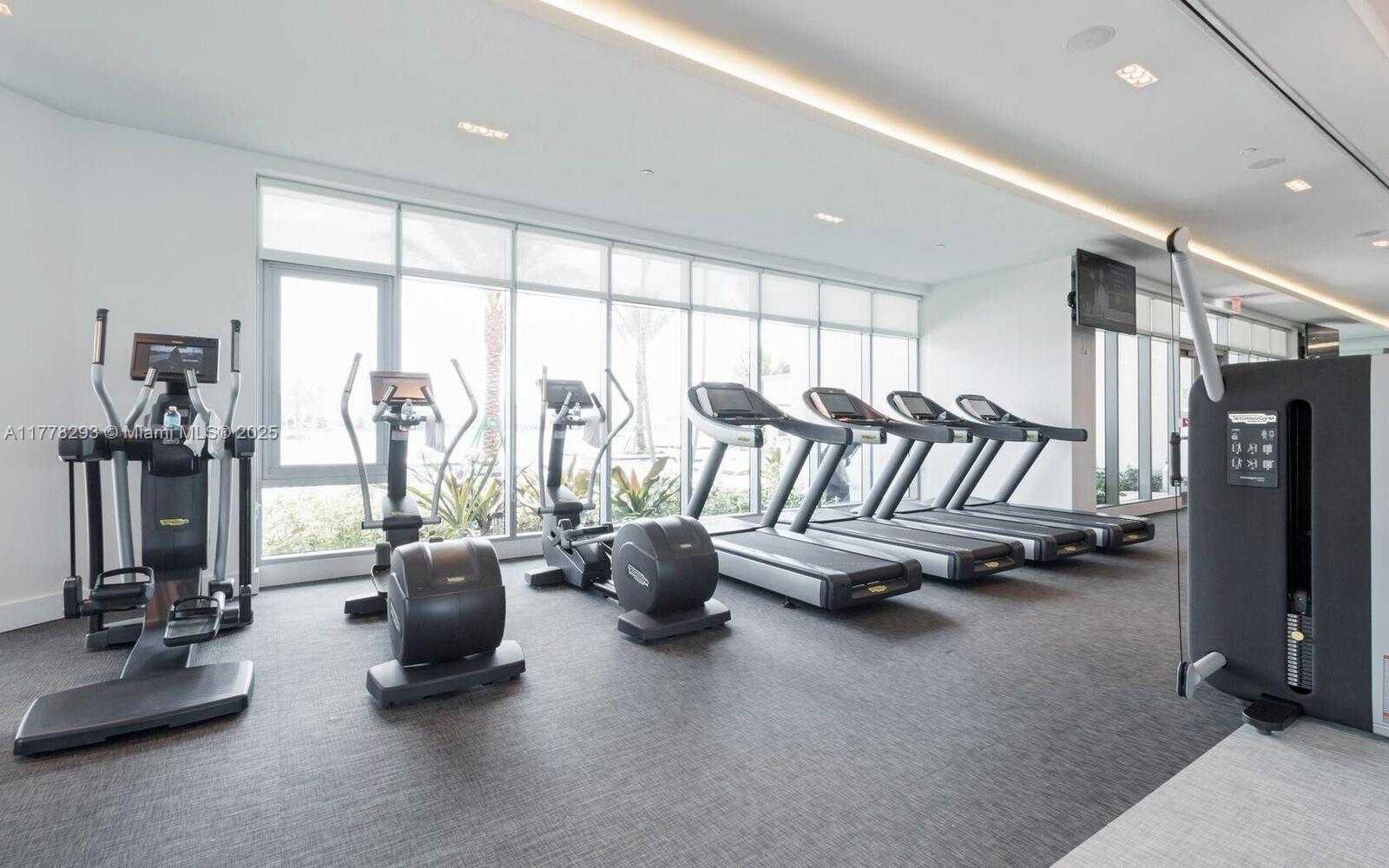 Small Image of 17111 BISCAYNE BLVD #204, North Miami Beach Number 19