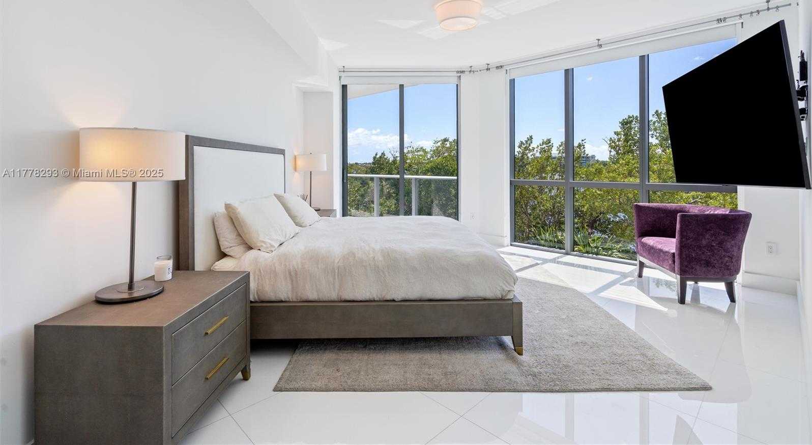Small Image of 17111 BISCAYNE BLVD #204, North Miami Beach Number 6