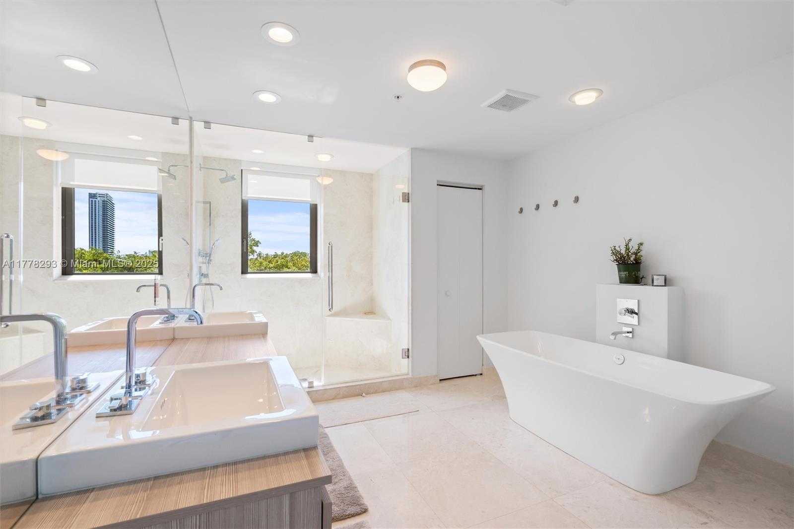 Small Image of 17111 BISCAYNE BLVD #204, North Miami Beach Number 7
