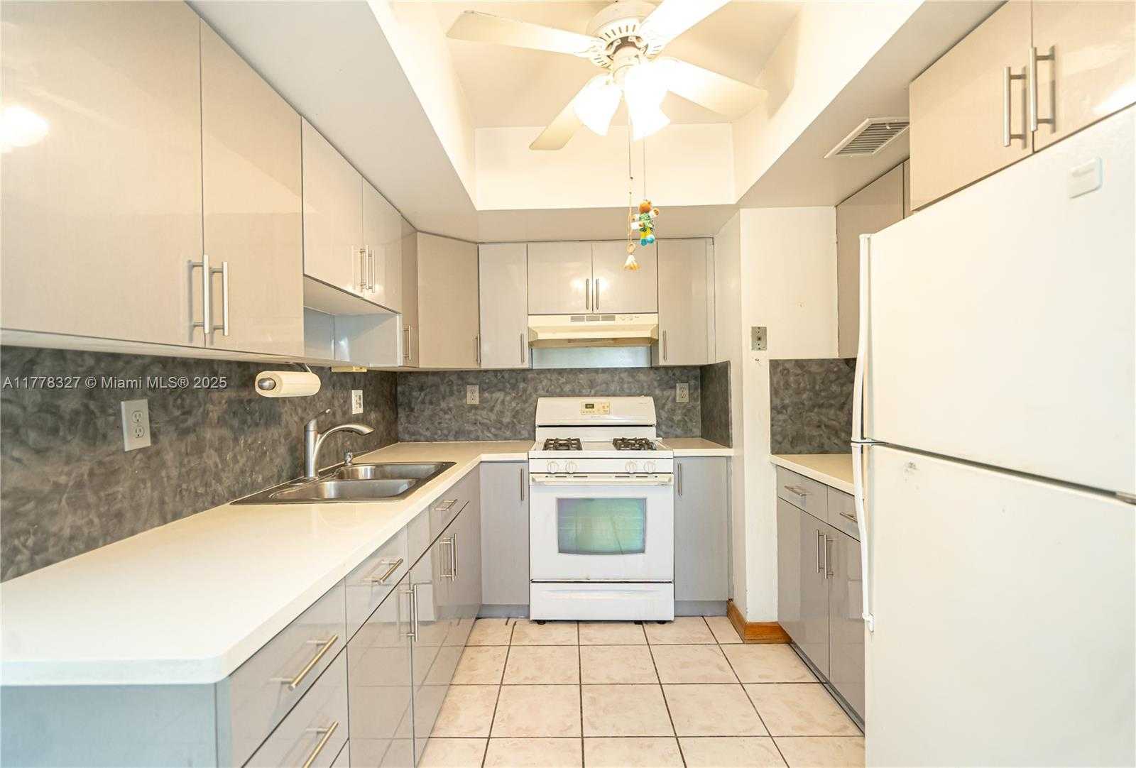 Small Image of 11467 SOUTH WEST 109TH RD #7D, Miami Number 6