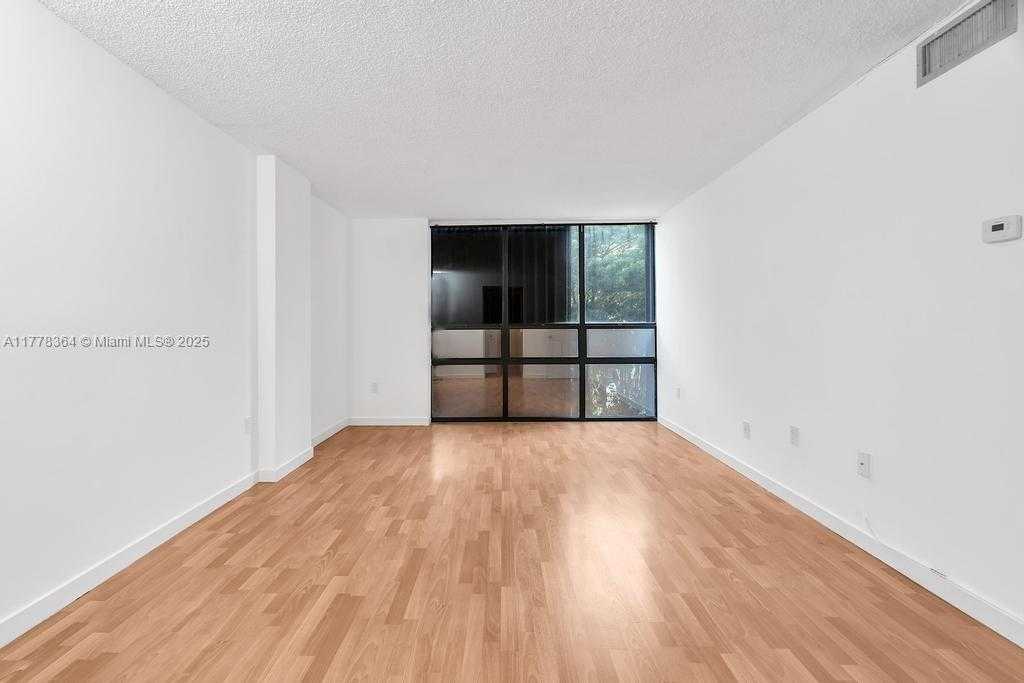 Small Image of 1450 BRICKELL BAY DR #307, Miami Number 10