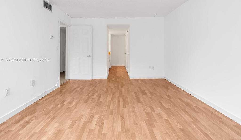 Small Image of 1450 BRICKELL BAY DR #307, Miami Number 11
