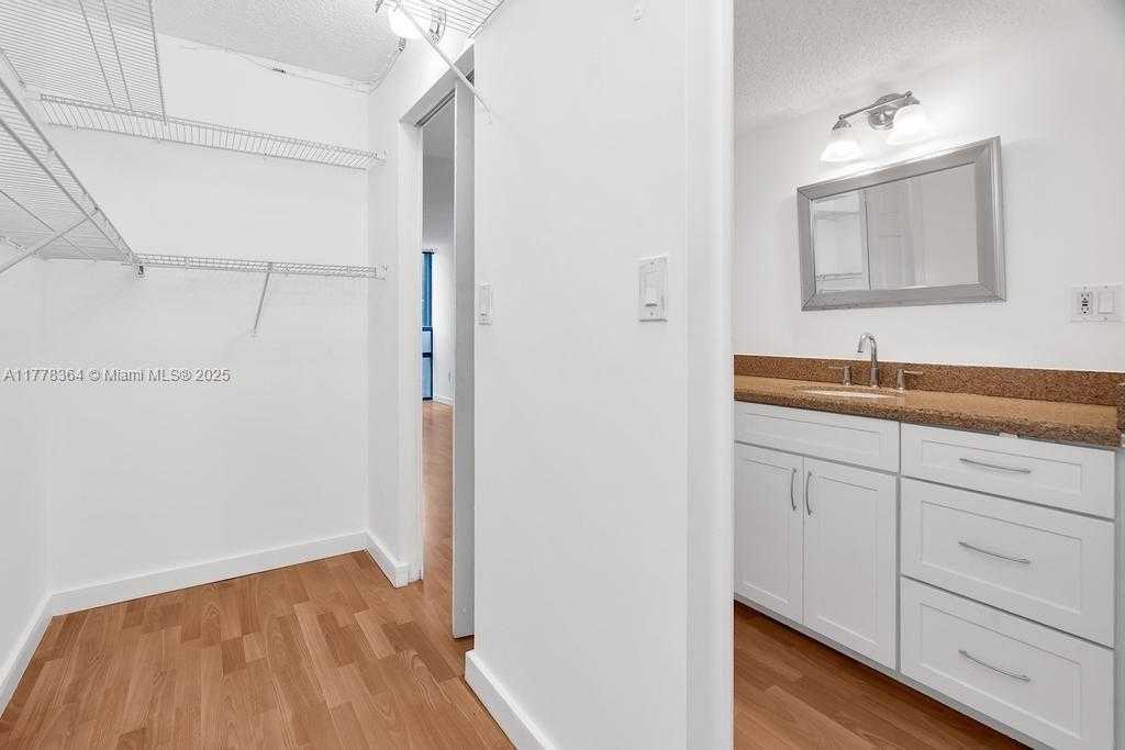 Small Image of 1450 BRICKELL BAY DR #307, Miami Number 12