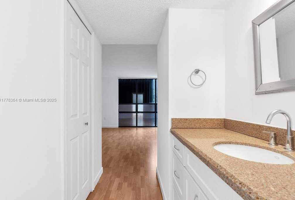 Small Image of 1450 BRICKELL BAY DR #307, Miami Number 15