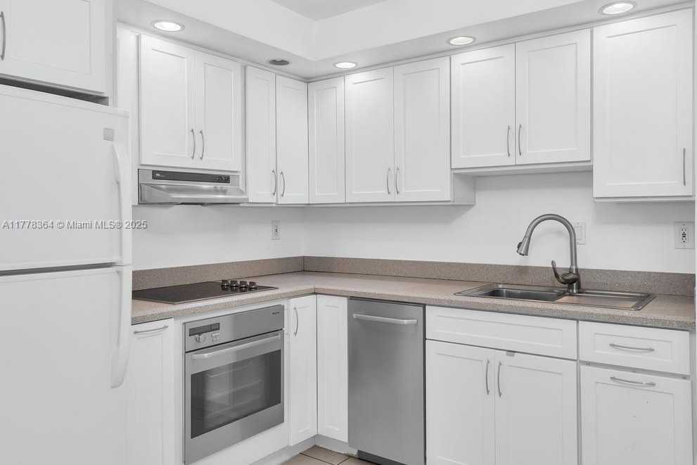 Small Image of 1450 BRICKELL BAY DR #307, Miami Number 3