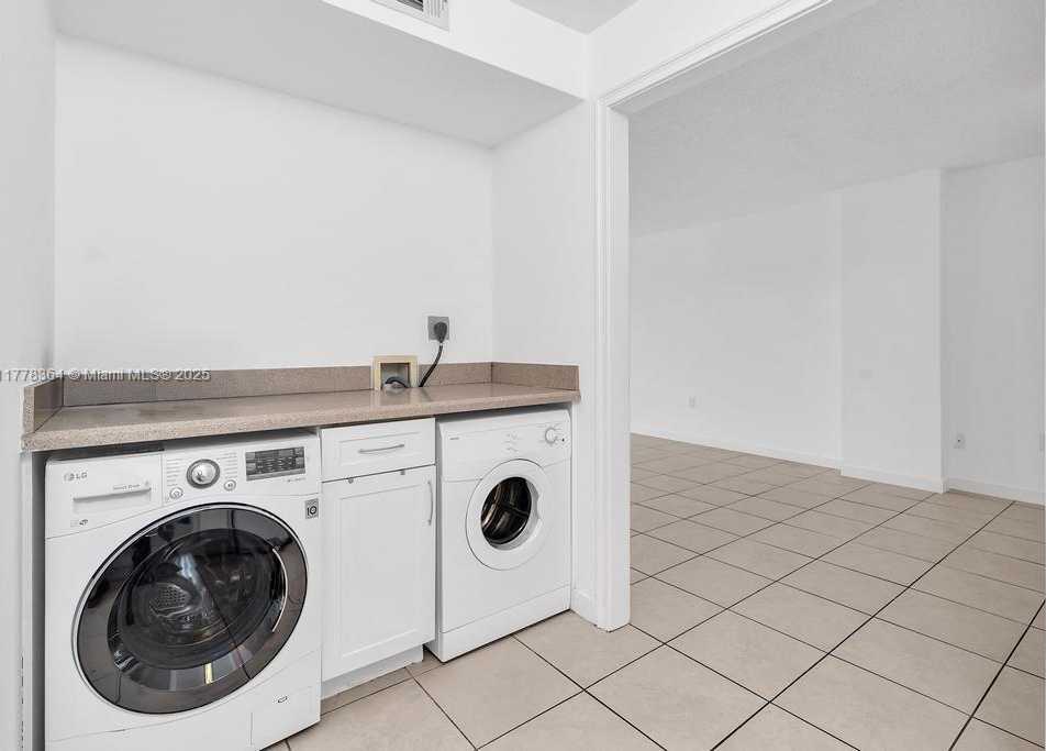 Small Image of 1450 BRICKELL BAY DR #307, Miami Number 4