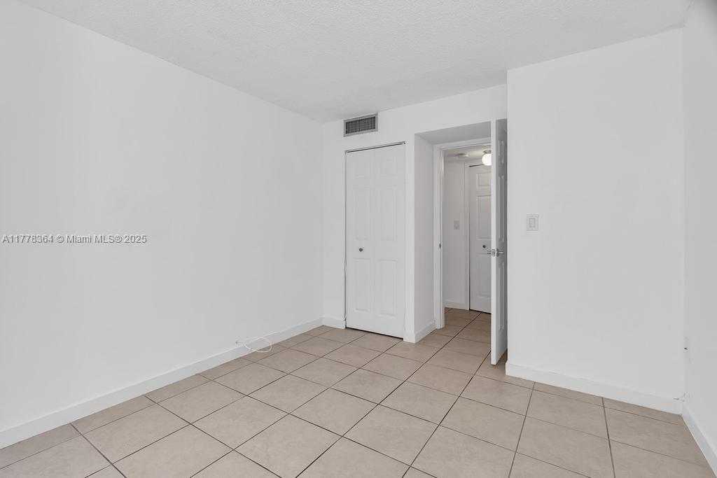 Small Image of 1450 BRICKELL BAY DR #307, Miami Number 9