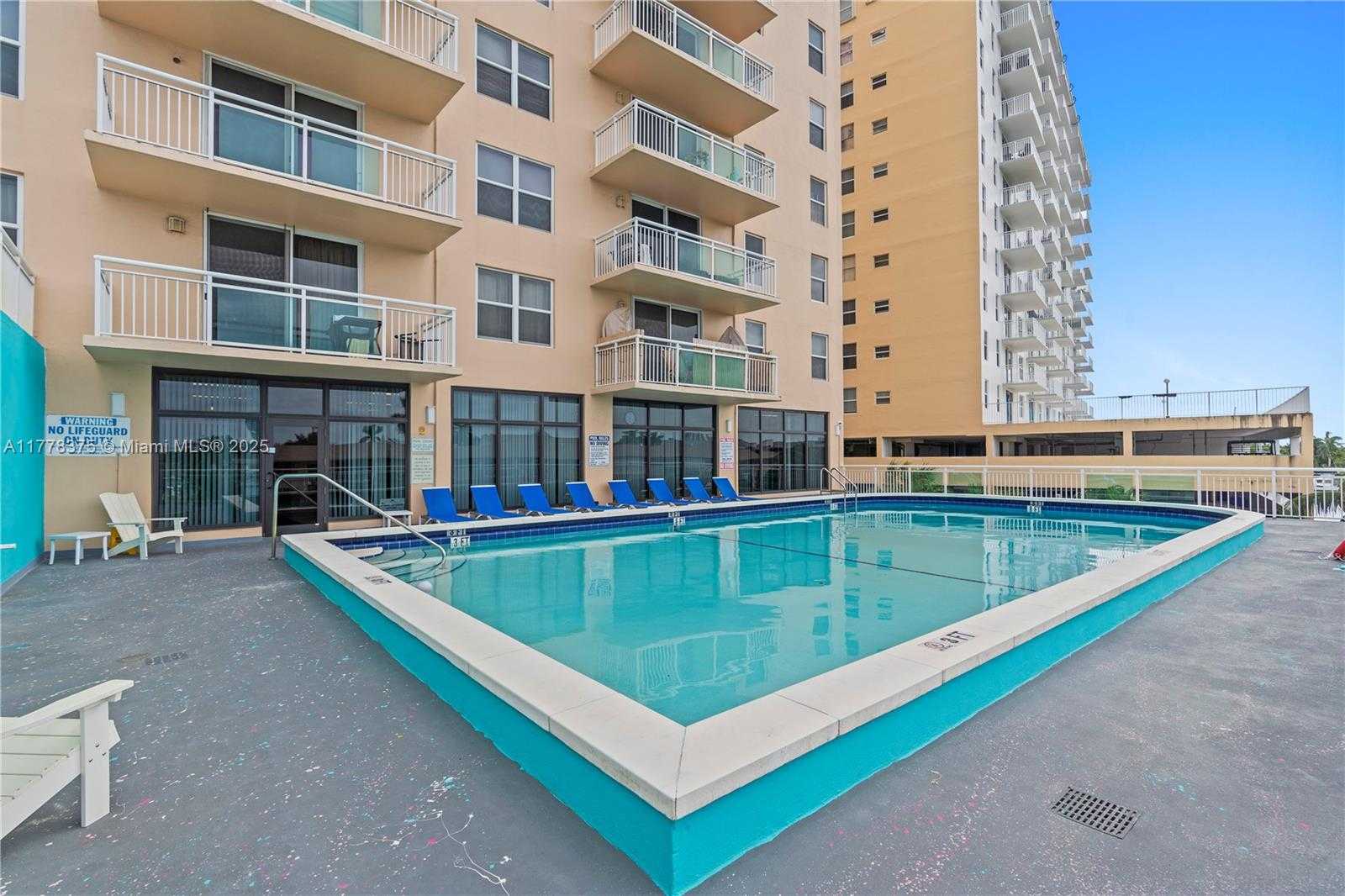 Small Image of 437 GOLDEN ISLES DR #5H, Hallandale Beach Number 18