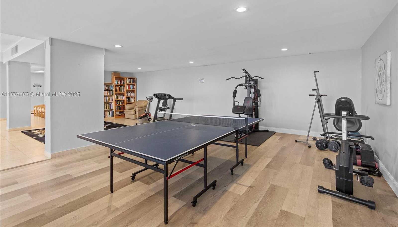 Small Image of 437 GOLDEN ISLES DR #5H, Hallandale Beach Number 21