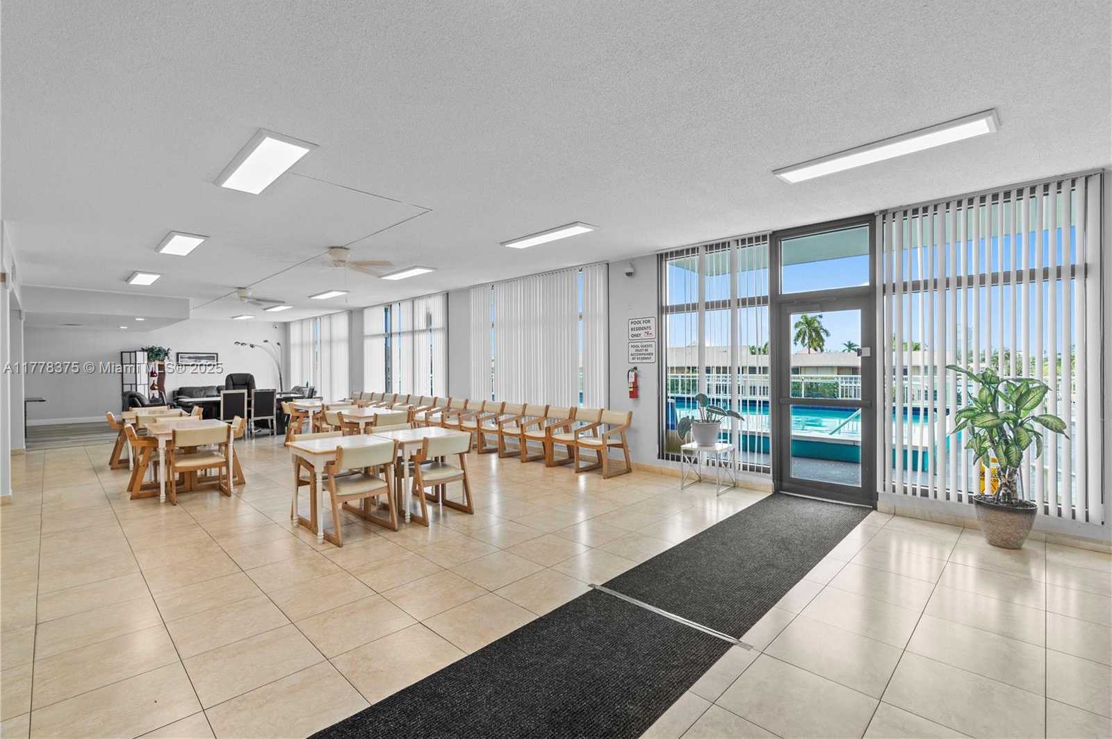 Small Image of 437 GOLDEN ISLES DR #5H, Hallandale Beach Number 24