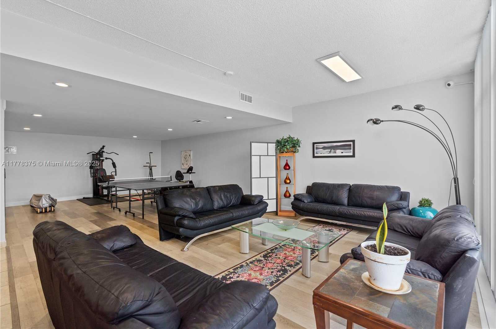 Small Image of 437 GOLDEN ISLES DR #5H, Hallandale Beach Number 25