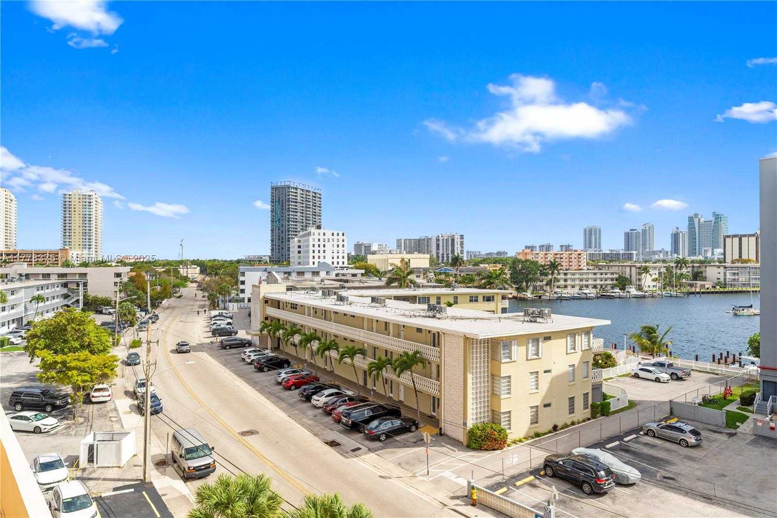 Small Image of 437 GOLDEN ISLES DR #5H, Hallandale Beach Number 33