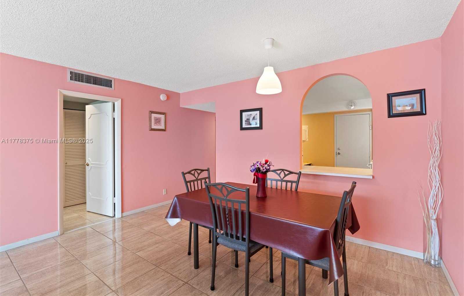 Small Image of 437 GOLDEN ISLES DR #5H, Hallandale Beach Number 6