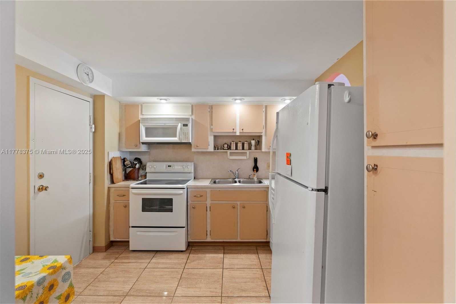 Small Image of 437 GOLDEN ISLES DR #5H, Hallandale Beach Number 7