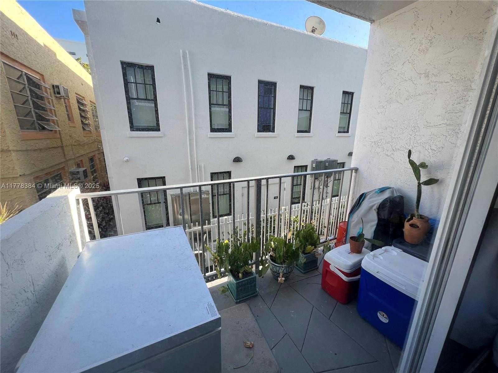 Small Image of 221 MERIDIAN AVE #206, Miami Beach Number 10