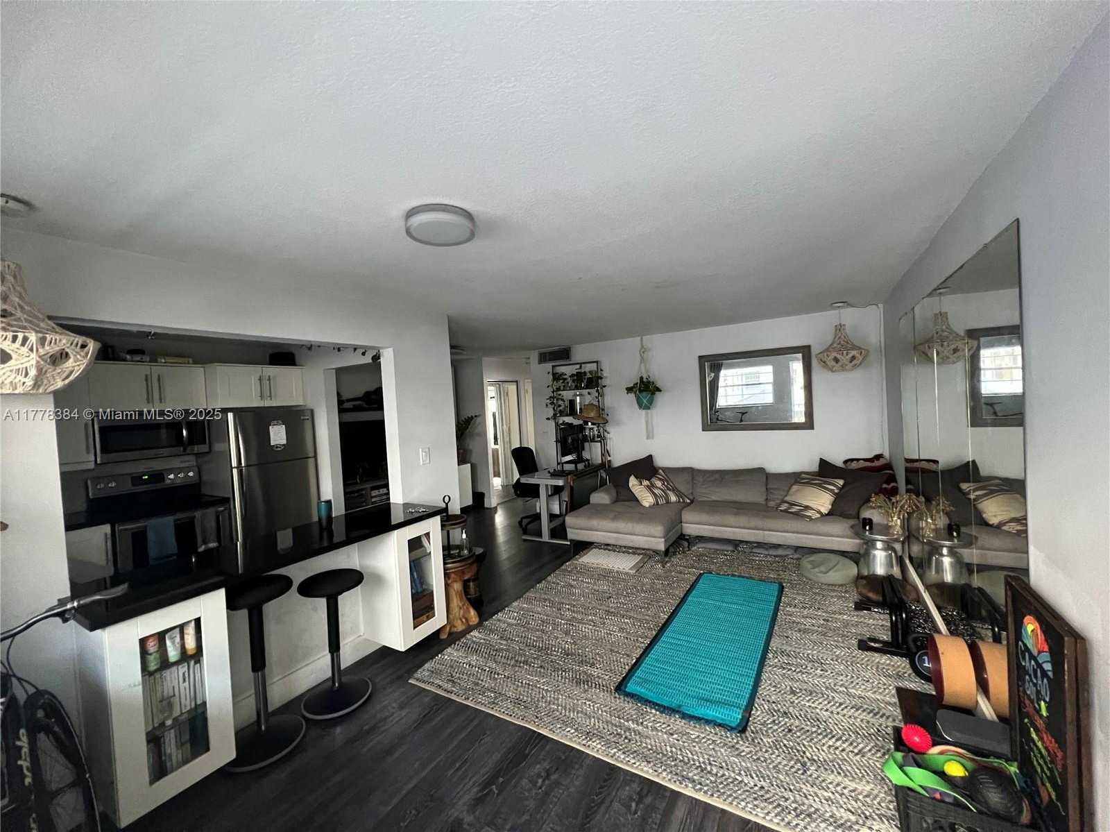 Small Image of 221 MERIDIAN AVE #206, Miami Beach Number 2