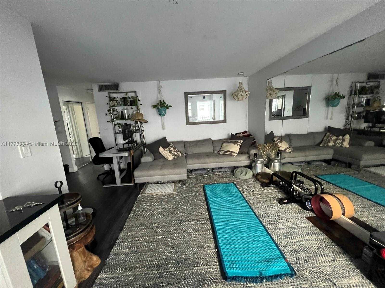 Small Image of 221 MERIDIAN AVE #206, Miami Beach Number 5