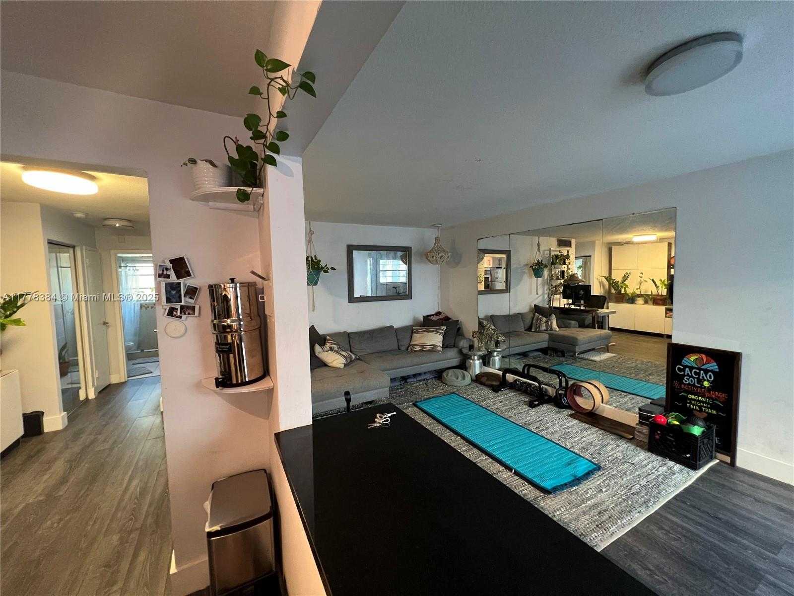 Small Image of 221 MERIDIAN AVE #206, Miami Beach Number 6