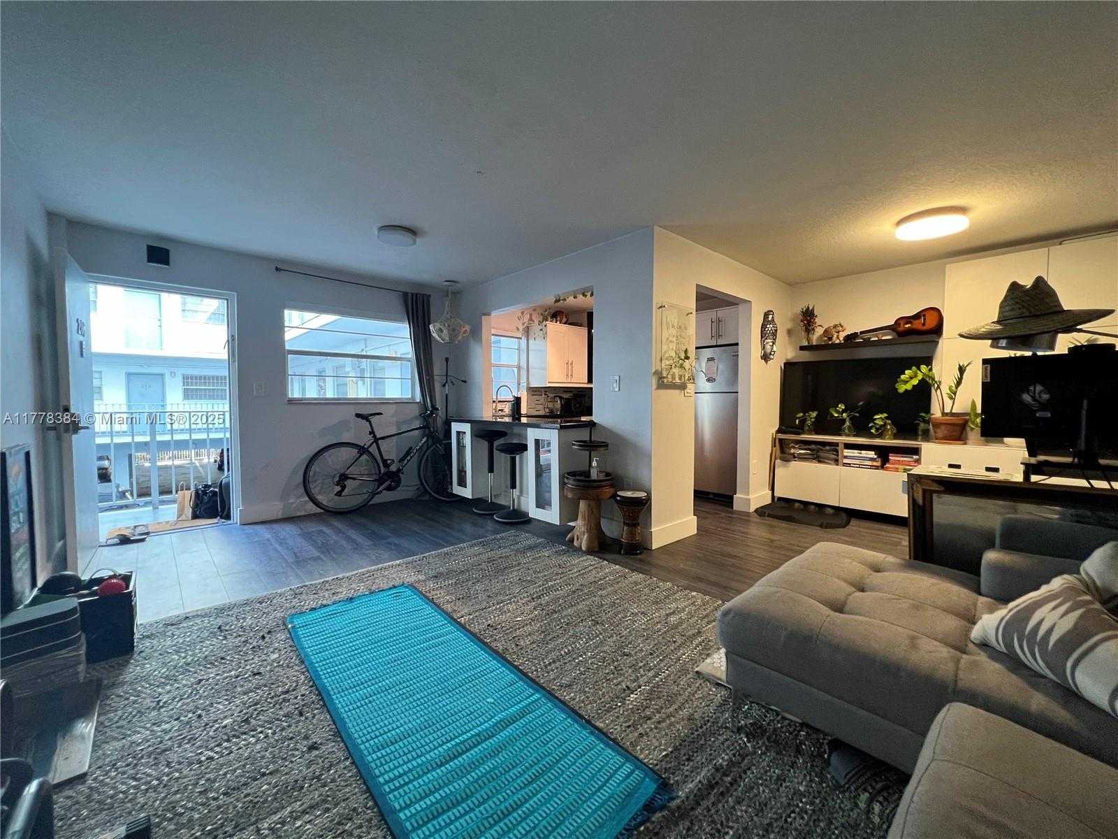 Small Image of 221 MERIDIAN AVE #206, Miami Beach Number 7