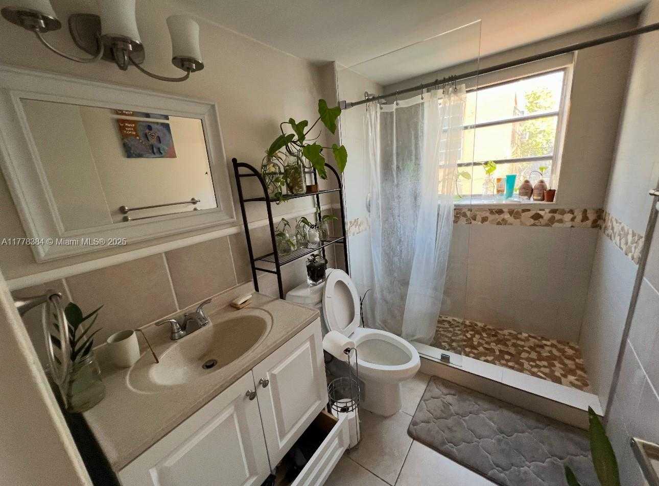 Small Image of 221 MERIDIAN AVE #206, Miami Beach Number 9