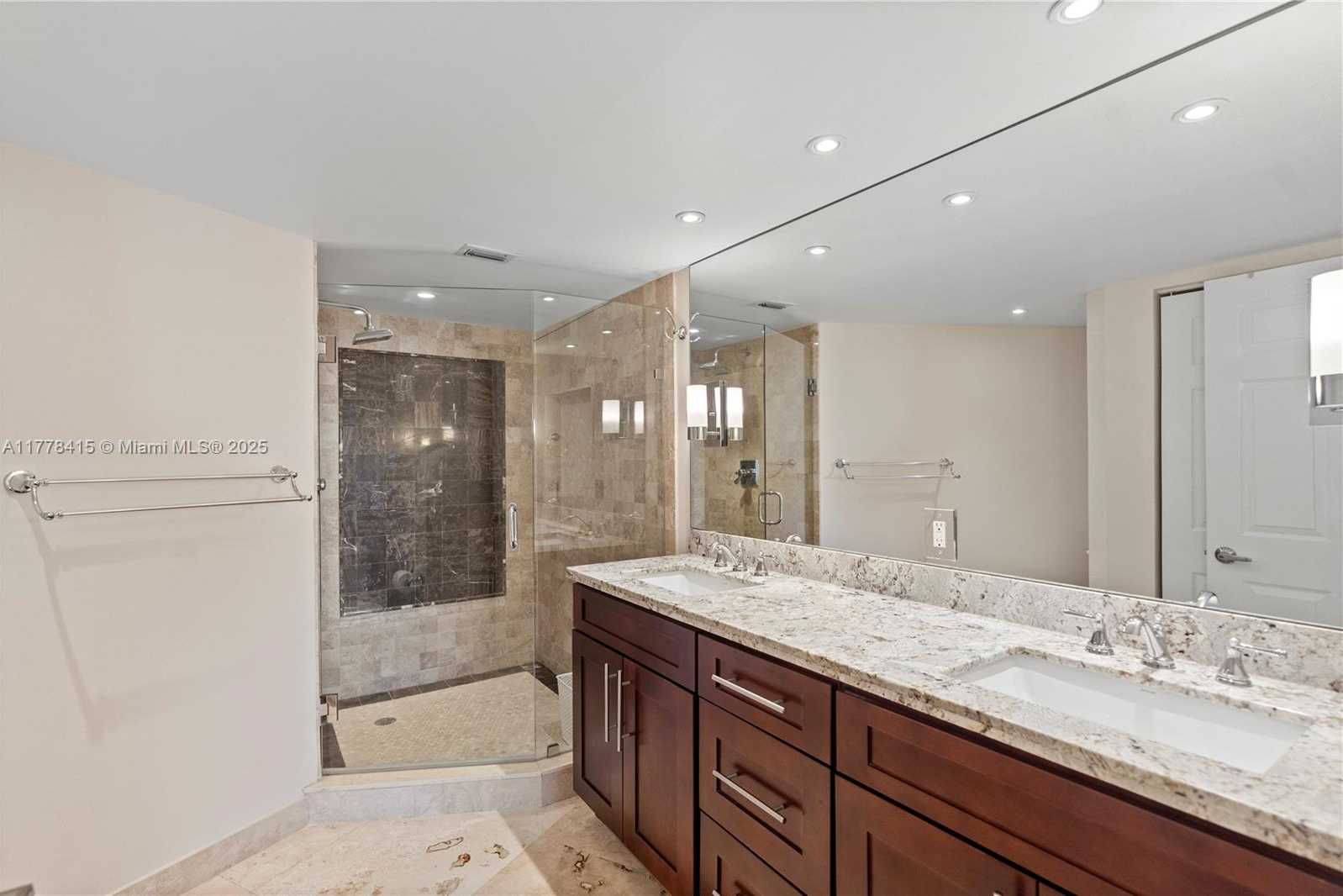 Small Image of 3530 MYSTIC POINTE DR #1212, Aventura Number 5
